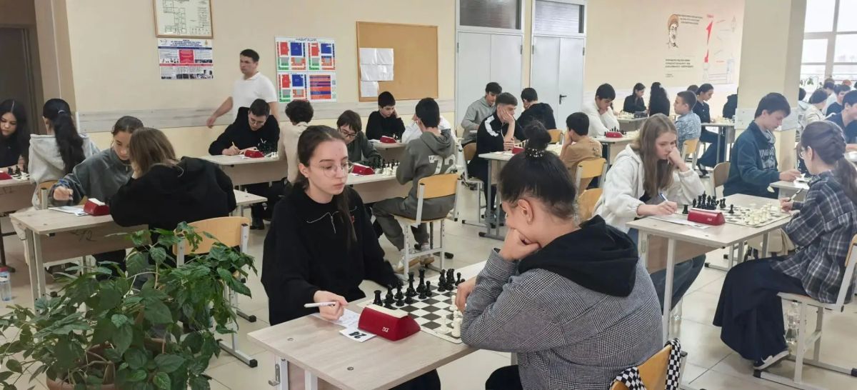 В 33-й нальчикской школе стартовало первенство СКФО по шахматам. Участие принимают около 200 мальчиков и девочек в шести возрастных категориях из всех регионов округа. Соревнования продлятся до 31 октября В 33-й нальчикской школе стартовало первенство СКФО по шахматам. Участие принимают около 200 мальчиков и девочек в шести возрастных категориях из всех регионов округа. Соревнования продлятся до 31 октября