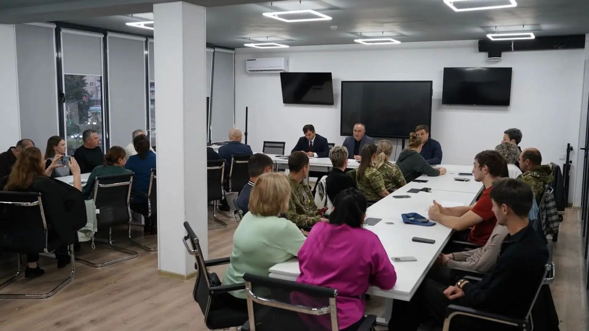 Накануне встретился со второй группой наставников, которые с начала года работают с детьми различных категорий в рамках нашего проекта "Я - наставник" Накануне встретился со второй группой наставников, которые с начала года работают с детьми различных категорий в рамках нашего проекта "Я - наставник"