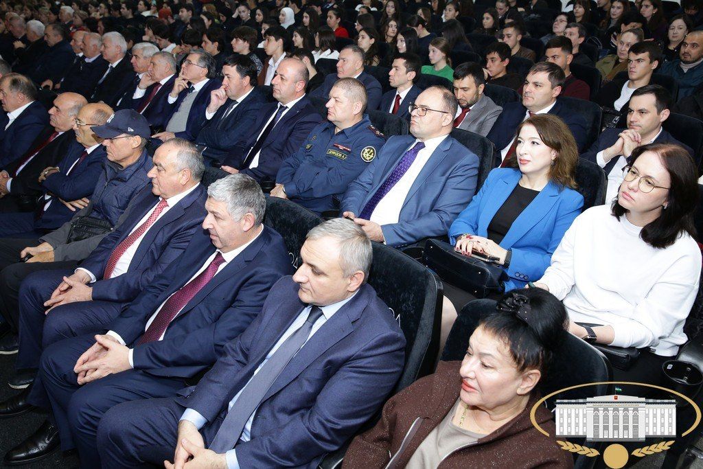 Сегодня в Доме молодежи состоялось торжественное мероприятие, посвящённое 45-летию Кабардино-Балкарского государственного аграрного университета имени В.М. Кокова и 85-летию со дня рождения первого Президента... Сегодня в Доме молодежи состоялось торжественное мероприятие, посвящённое 45-летию Кабардино-Балкарского государственного аграрного университета имени В.М. Кокова и 85-летию со дня рождения первого Президента...