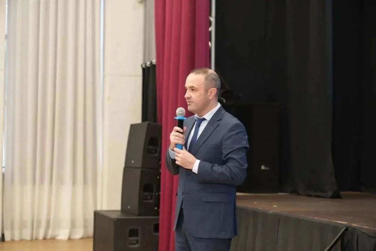 В Театре юного зрителя в г. Нальчике проходит интенсив для руководителей школьных театров В Театре юного зрителя в г. Нальчике проходит интенсив для руководителей школьных театров