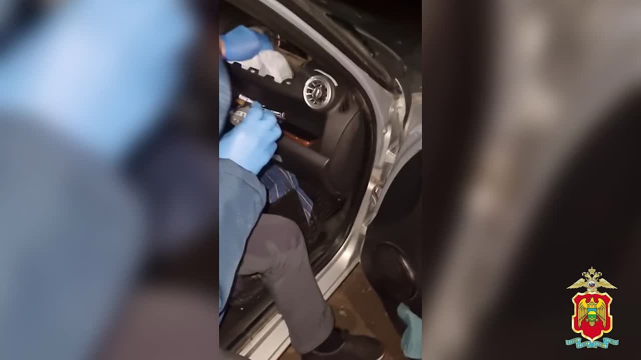 В КАБАРДИНО-БАЛКАРИИ ПОЛИЦЕЙСКИЕ ПРЕСЕКЛИ ПОПЫТКУ СБЫТА КРУПНОЙ ПАРТИИ СИЛЬНОДЕЙСТВУЮЩИХ ВЕЩЕСТВ