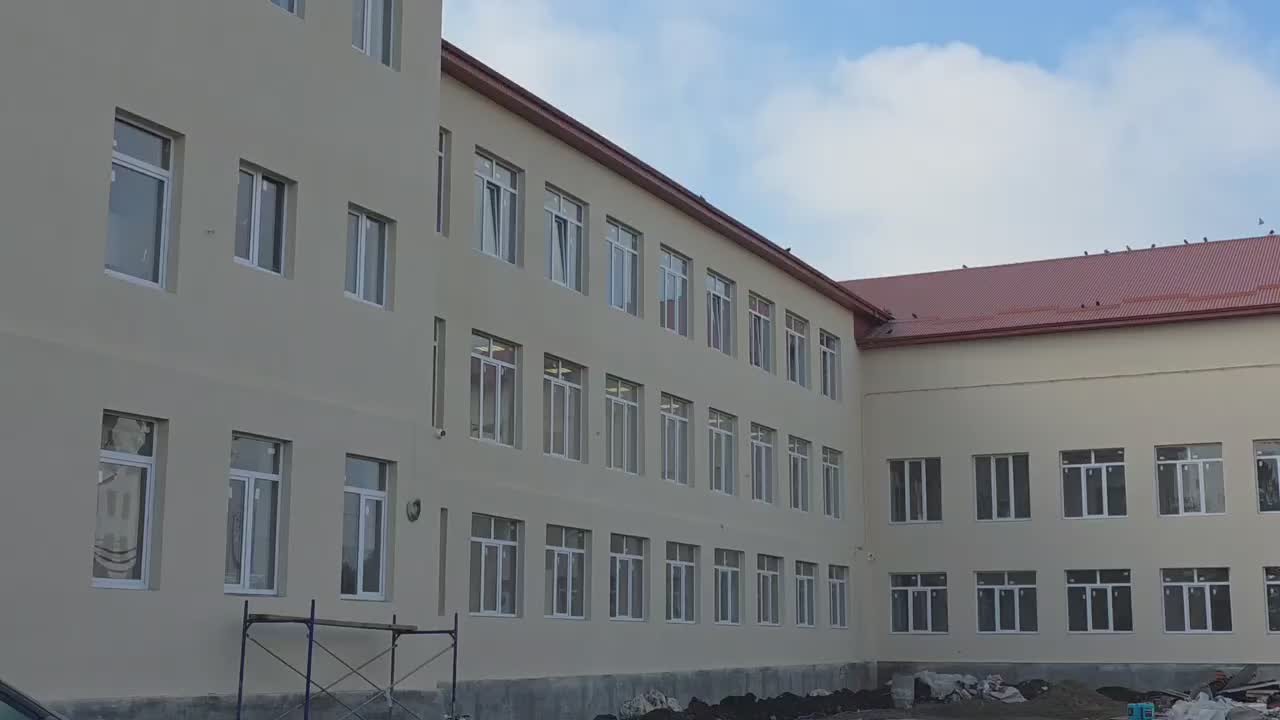 Сегодня глава администрации Баксанского района Адиб Абрегов проинспектировал ряд образовательных учреждений, где сейчас полным ходом идут ремонтные работы