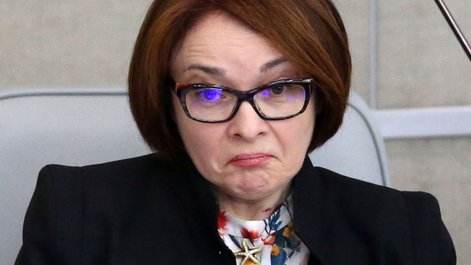 Может ли банк стать на пути к вашим деньгам? Эксперты о блокировках вкладов в России