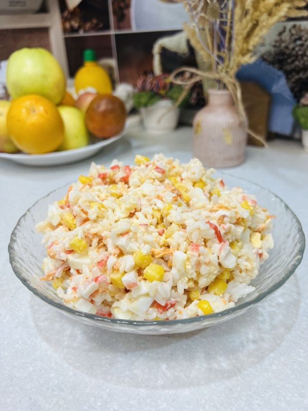 Салат с крабовыми палочками: простой рецепт для любого праздника