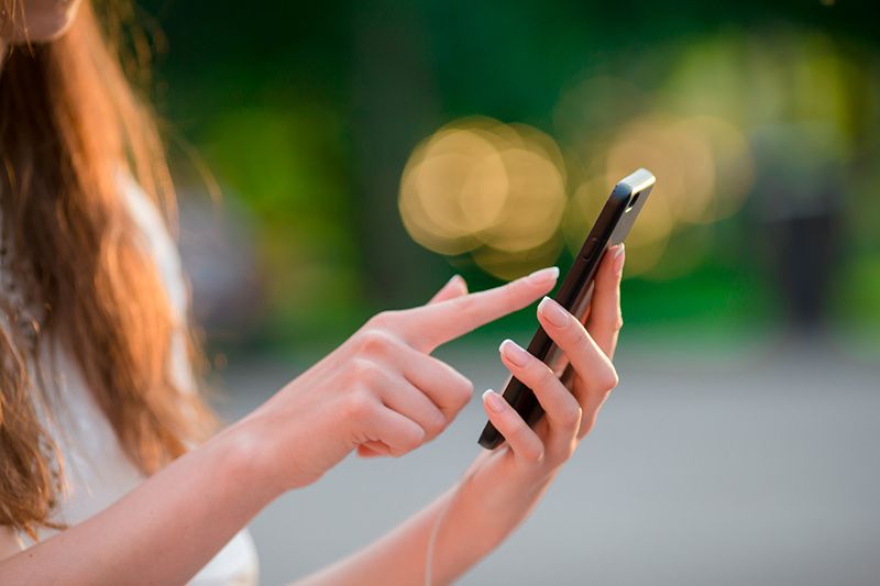 Опасности бесплатного Wi-Fi: Как избежать потери денег и данных в 2025 году?