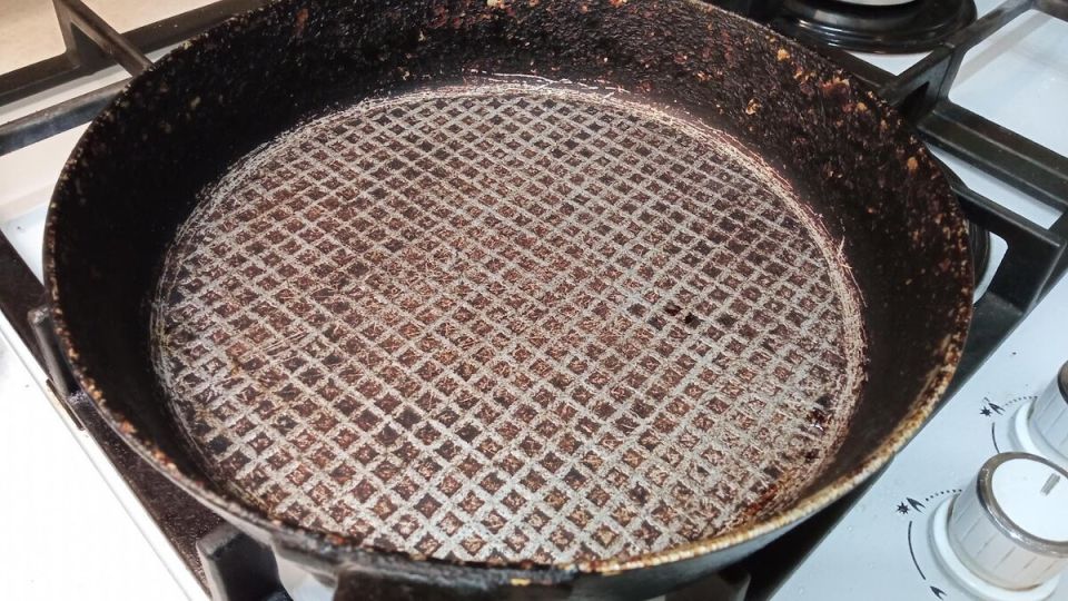 Как вернуть жизнь старой сковороде: советы от свекрови