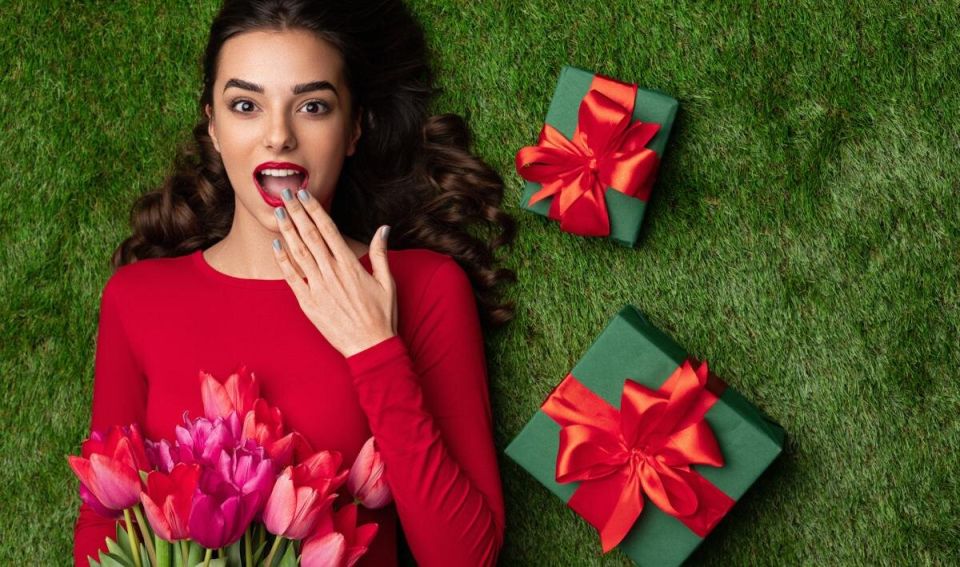 Как выбрать идеальный подарок для любимой на 8 Марта: советы по Зодиаку