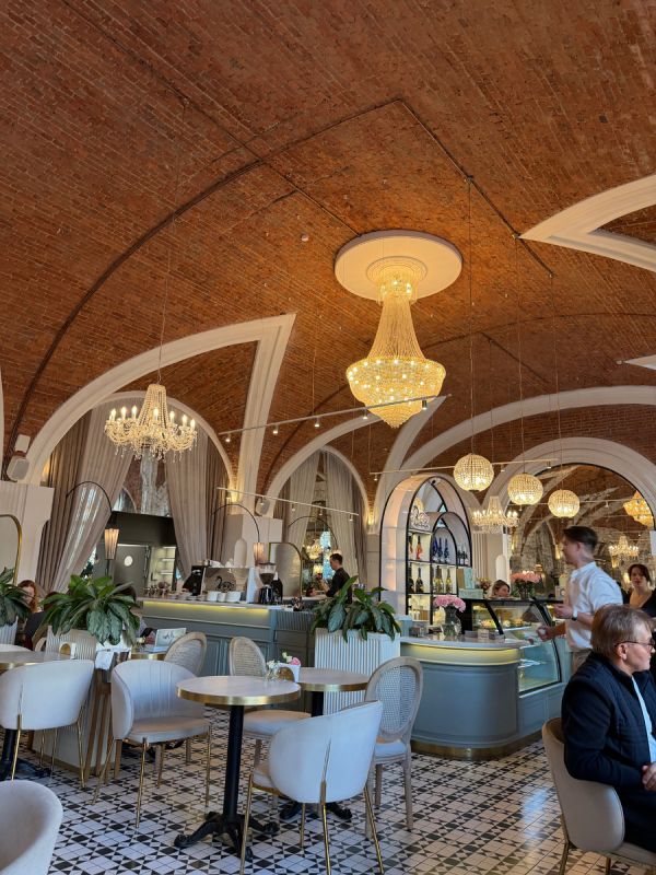 Новый взгляд на гастрономию: как Pavlova удивляет обновленным меню