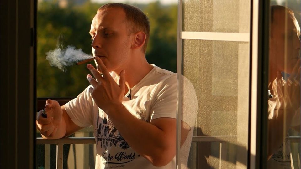 Как справиться с табачным дымом от соседей: практическое руководство