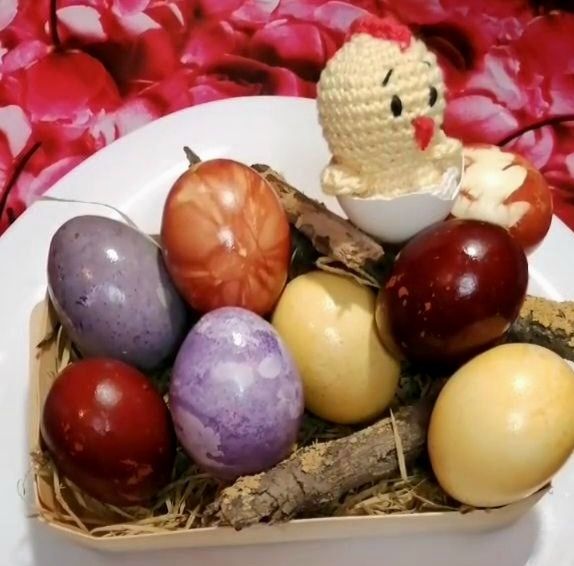 Творим красоту: 3 экологичных способа окрашивания пасхальных яиц