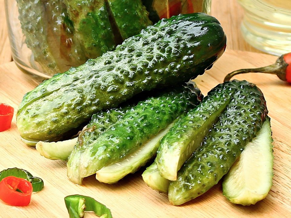 Приготовление хрустящих огурцов: просто, быстро и невероятно вкусно