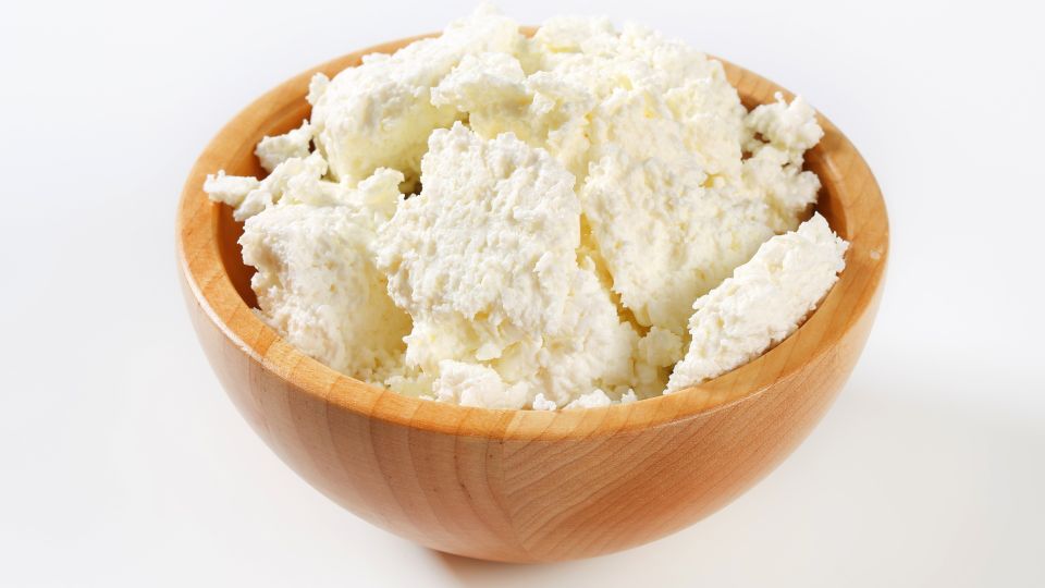Россиянам объяснили, как выбрать правильный творог