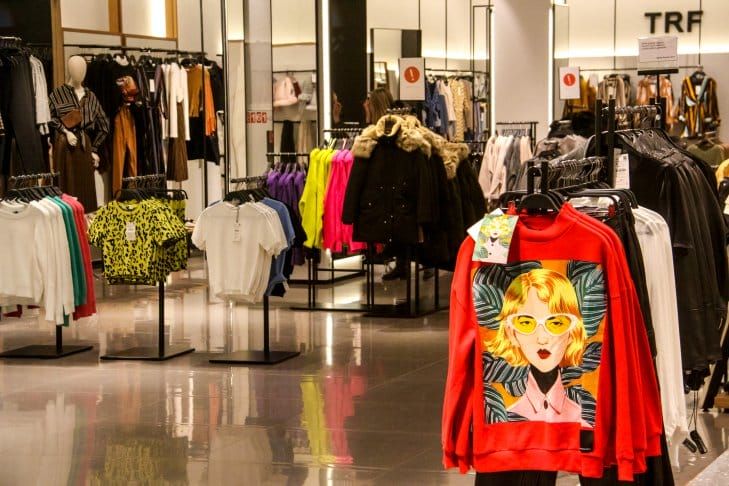 Что надеть на Новый 2025 год: советы от профессионалов