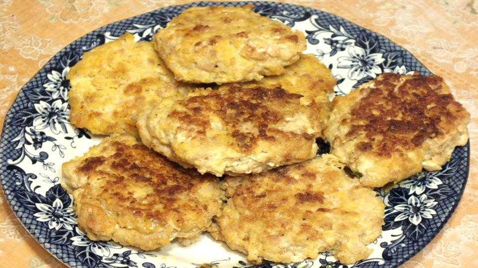 Проще простого: секрет аппетитных домашних котлет из куриной грудки