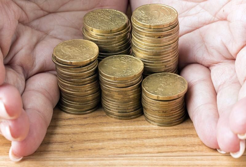 Досрочные выплаты пенсионерам и семьям с детьми в Ростовской области