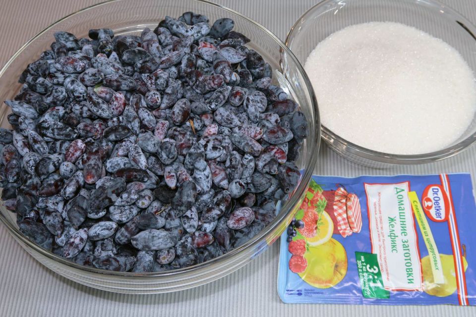 Джем из жимолости: быстрый рецепт с желфикс