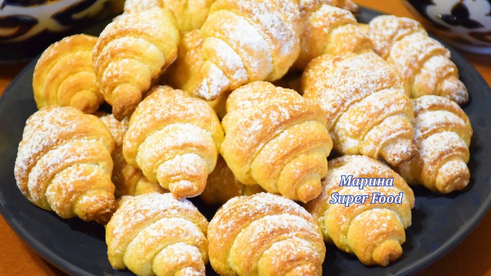 Уютное время для вкусных творожных рогаликов: простой рецепт