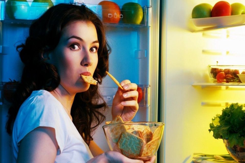 Почему постоянно хочется есть?