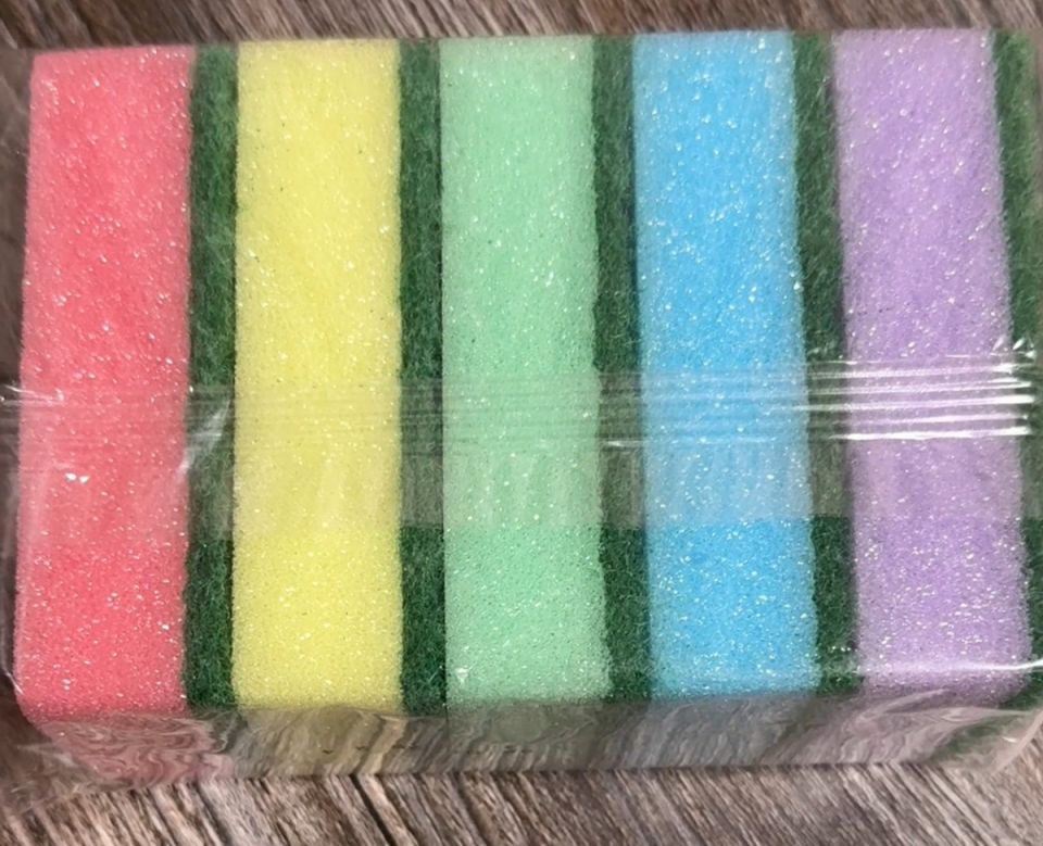 Почему цвет губок для мытья посуды не так прост, как кажется