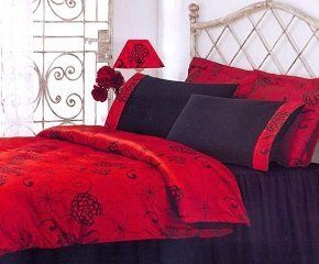 Красный цвет: смелый шаг к яркому интерьеру квартиры